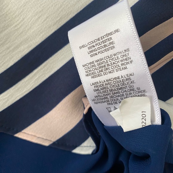 Express downtown cami v-neck top L - Picture 6 of 10